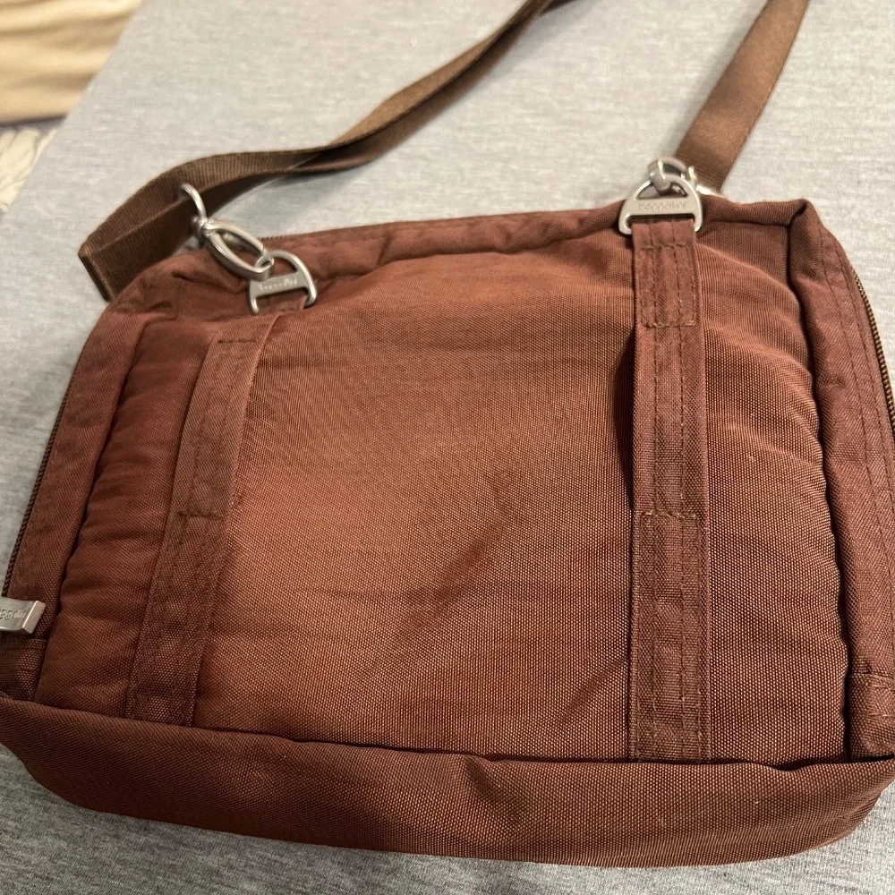 Baggallini Crossbody Bag - Picture 4 of 15